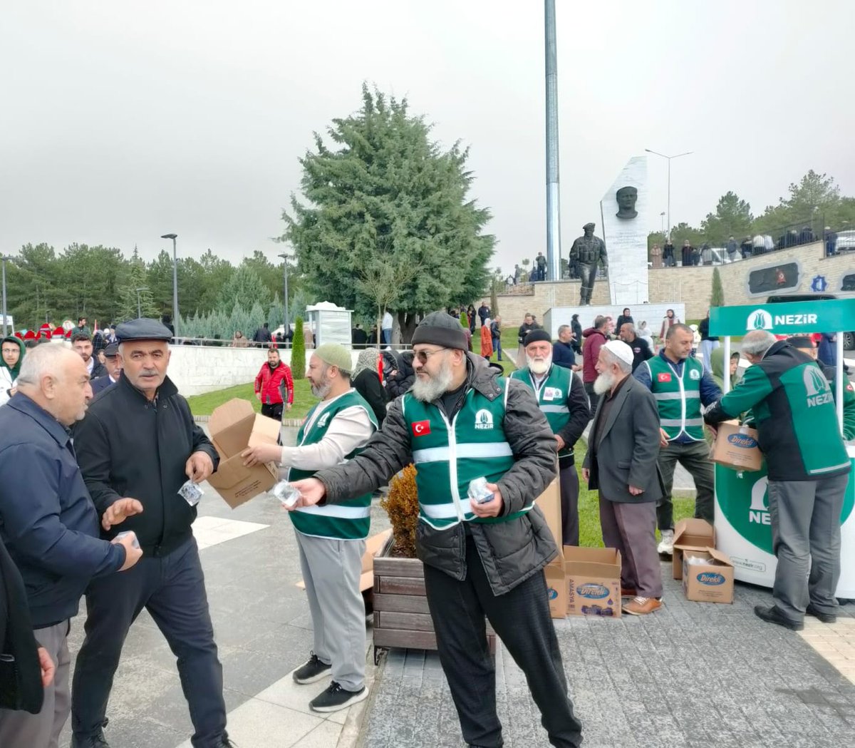 Çorumlu şehidimiz Hava Uçak Bakım Astsubay Burak İbbiği’yi, dualar eşliğinde son yolculuğuna uğurladık.

Rabbim, bütün şehitlerimize rahmet eylesin.