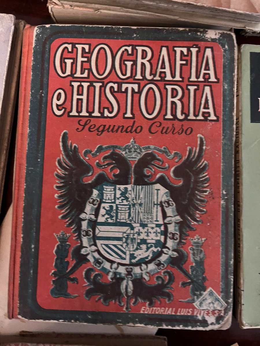 Todos estos libros han sido regalados por el  escritor José Luis Rodríguez, hijo de antiguo alumno y padre de alumna. <a href="/IES_S_Isidro/">IES S Isidro</a> feliz 400 años