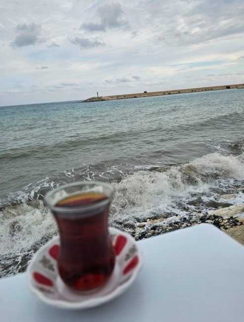 الى البحر...... 
اكتب رسائلى اليك علك تسمعنى رغم البعد
اشتقت اليك بكل ما فيك 
 الى هدوءك وصفائك وجنونك وغضبك

من القلب ...احبك بكل أحوالك 
حتى نلتقى لك من اعماق الروح الف سلام 

#اناوالبحر🌊
#خواطرسمحه 💟