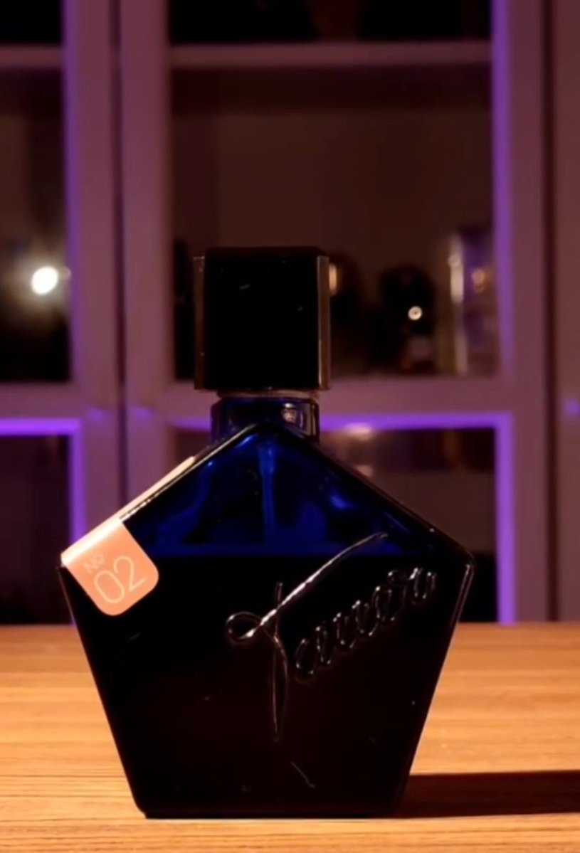 _fragrantica's tweet image. اندي تاور هواء الصحراء المغربية 02
 
احياناً من جمال العطر تعجز عن التعبير

توابل و اخشاب وعنبر ونوتات ترابية 

الاداء قوي للاجواء المسائية الان 

عطر فخم ثقيل لا ينفع بدون تجربة 

#رابطة_عشاق_العطور