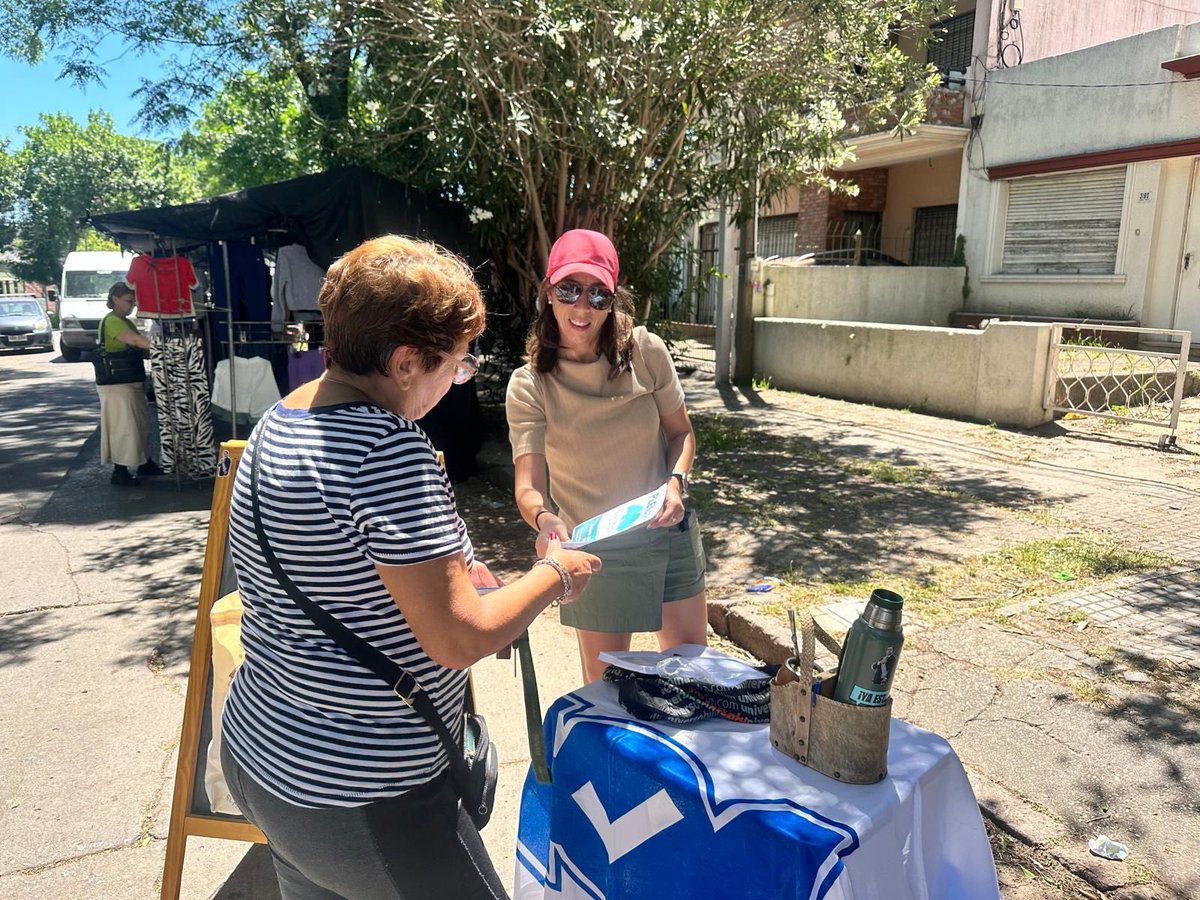 Recorriendo la feria de Luis A de Herrera y Sancho Panza junto a <a href="/MartinLemaUy/">Martin Lema</a>, <a href="/juanjoolaizola/">Juan Jose Olaizola</a>, <a href="/diegobianchi404/">Diego Bianchi Cascallares</a> y compañeros de la Lista 404, invitando al plenario de la lista el próximo lunes 17/11 en el Club de Bochas “los 33” y escuchando propuestas para mejorar Montevideo.