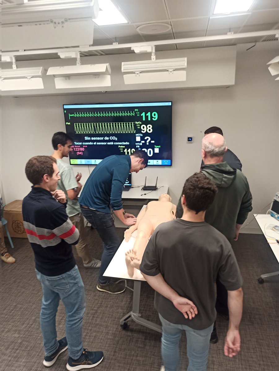 RCPSEC's tweet image. Finaliza un nuevo curso de #SVA de la @secardiologia dos jornadas de aprendizaje abarcando todo el espectro de situaciones de PCR y otras condiciones clínicas de periparada, además de manejo avanzado de la vía aérea. Enseñanza de #liderazgo y trabajo en equipo