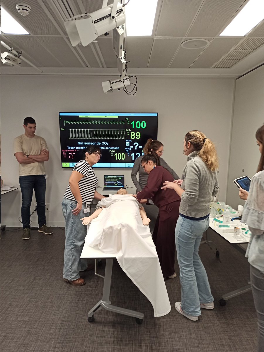 RCPSEC's tweet image. Finaliza un nuevo curso de #SVA de la @secardiologia dos jornadas de aprendizaje abarcando todo el espectro de situaciones de PCR y otras condiciones clínicas de periparada, además de manejo avanzado de la vía aérea. Enseñanza de #liderazgo y trabajo en equipo