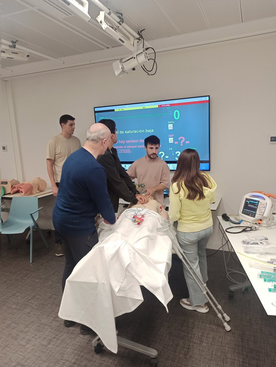 RCPSEC's tweet image. Finaliza un nuevo curso de #SVA de la @secardiologia dos jornadas de aprendizaje abarcando todo el espectro de situaciones de PCR y otras condiciones clínicas de periparada, además de manejo avanzado de la vía aérea. Enseñanza de #liderazgo y trabajo en equipo
