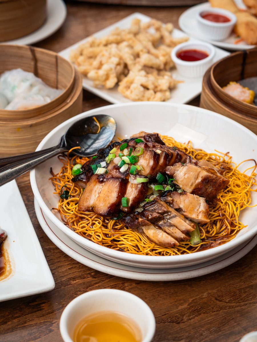 三燒麵 Triple Roast Meat Crispy Noodle Chow Mein

Now open from 11am with 20% off Dim Sum daily 🥢

Find us in Birmingham China Town, just a stones throw from the Hippodrome Theatre, New Street Station, and the Bull Ring.

Reserve your table here 👉 chungying.co.uk