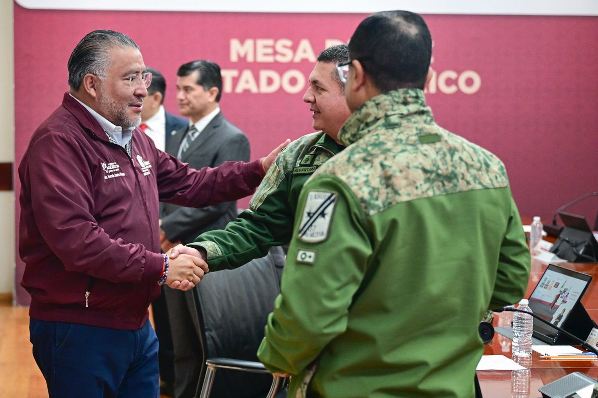 horacioduarteo's tweet image. En representación de la Gobernadora @delfinagomeza, quien hoy estuvo en #Texcoco para la entrega de trenes de pavimentación, presidí la Mesa de Paz, donde de manera permanente coordinamos acciones para el bienestar mexiquense. 
#ElPoderDeServir