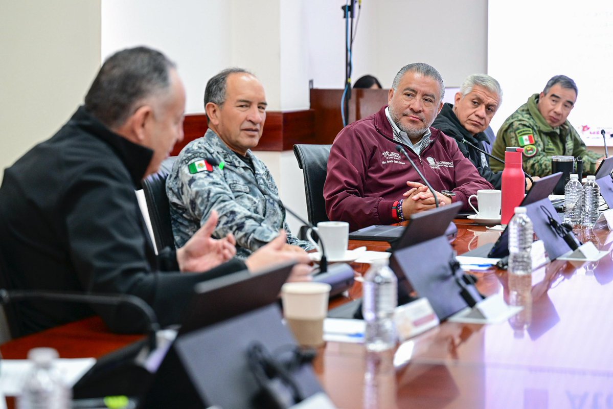 horacioduarteo's tweet image. En representación de la Gobernadora @delfinagomeza, quien hoy estuvo en #Texcoco para la entrega de trenes de pavimentación, presidí la Mesa de Paz, donde de manera permanente coordinamos acciones para el bienestar mexiquense. 
#ElPoderDeServir