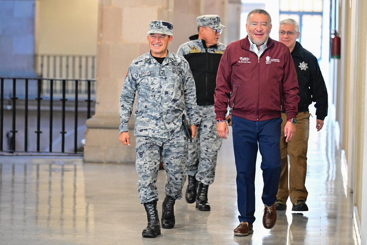 horacioduarteo's tweet image. En representación de la Gobernadora @delfinagomeza, quien hoy estuvo en #Texcoco para la entrega de trenes de pavimentación, presidí la Mesa de Paz, donde de manera permanente coordinamos acciones para el bienestar mexiquense. 
#ElPoderDeServir