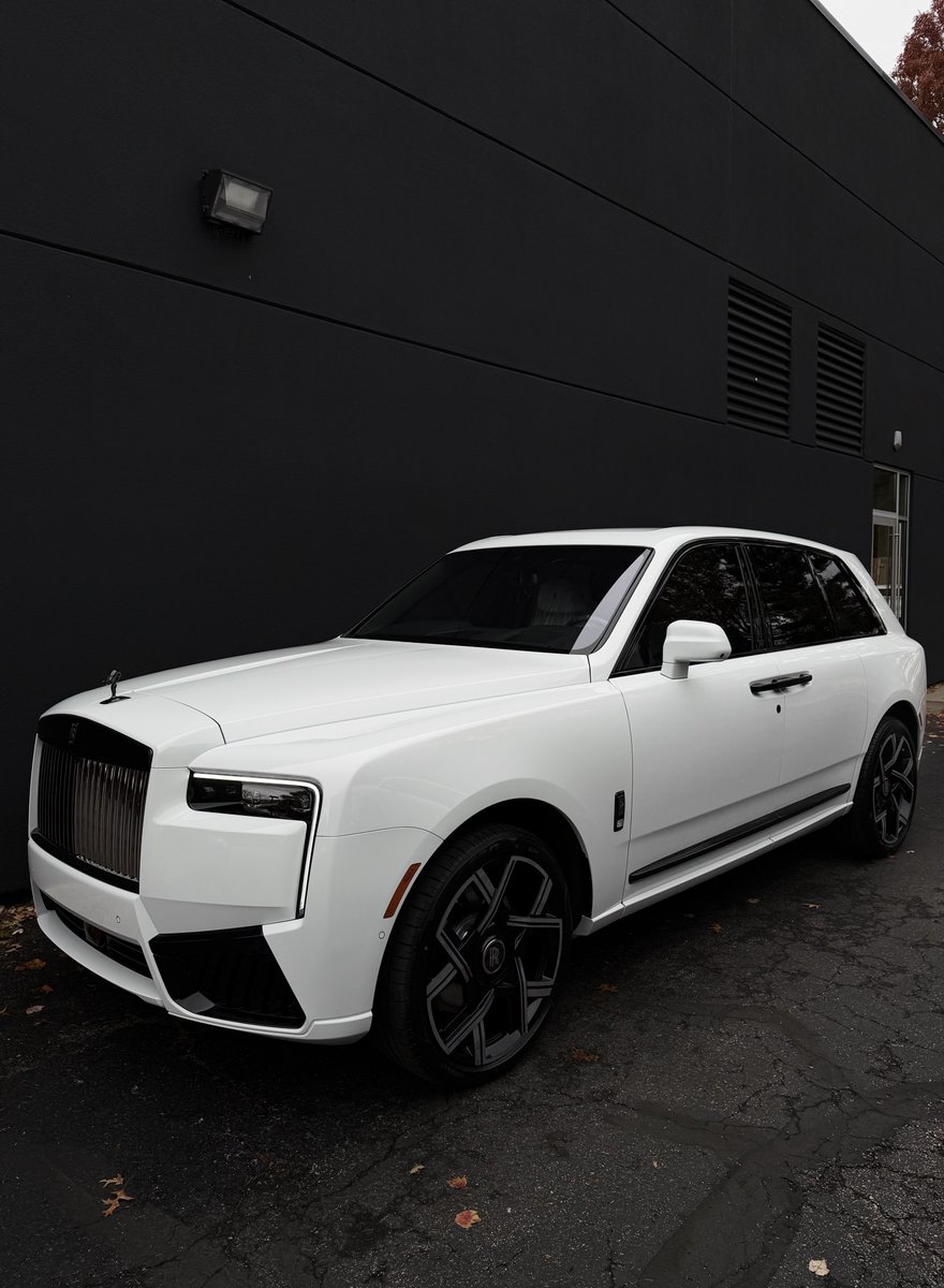 JoeW6_'s tweet photo. A $587,000 Black Badge Cully https://t.co/tBMsfNiTNu