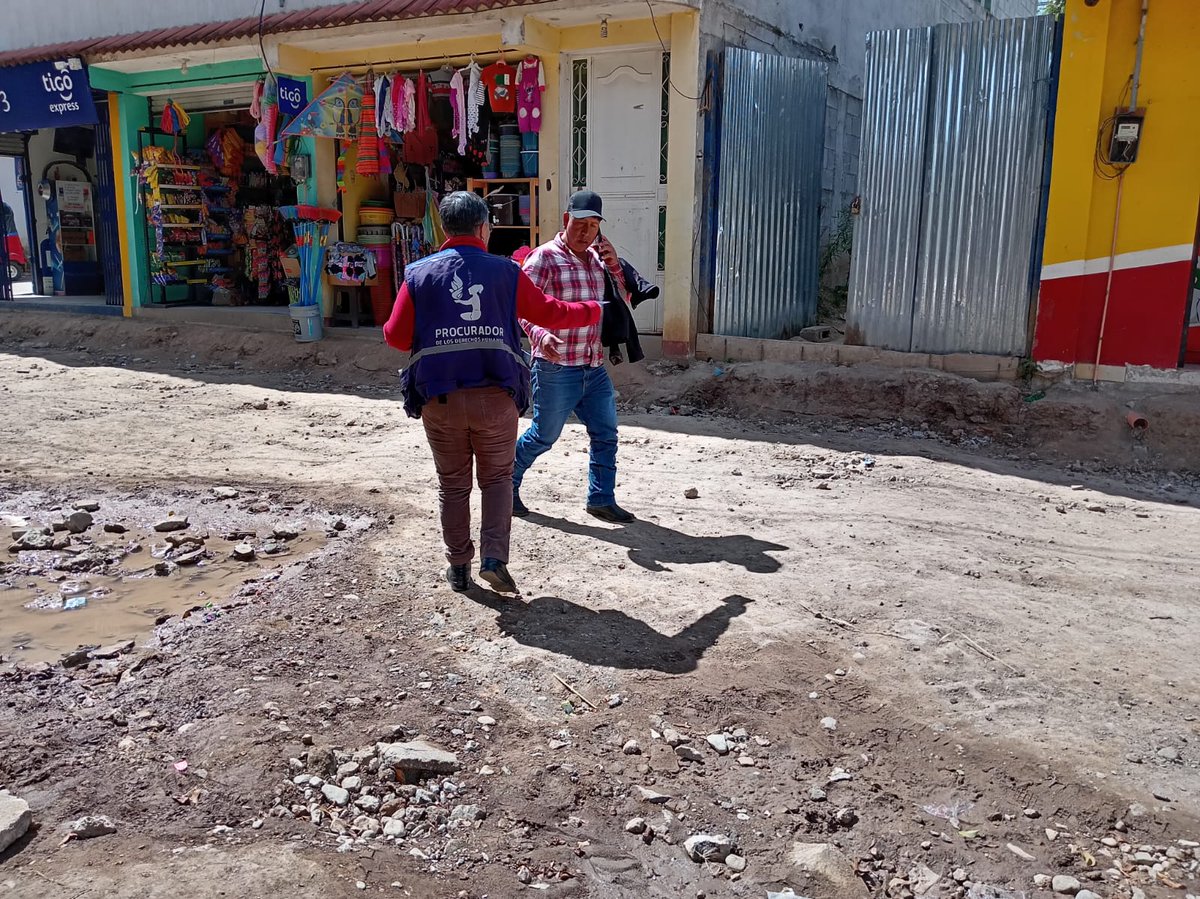 📚#EducaciónEnDDHH
📍#SanMarcos
Con la finalidad de destacar la importancia de conocer, respetar y ejercer las garantías fundamentales, la Auxiliatura de Tejutla de la <a href="/PDHgt/">PDH Guatemala</a> realiza una jornada de promoción de los #DerechosHumanos en diferentes sectores del municipio de