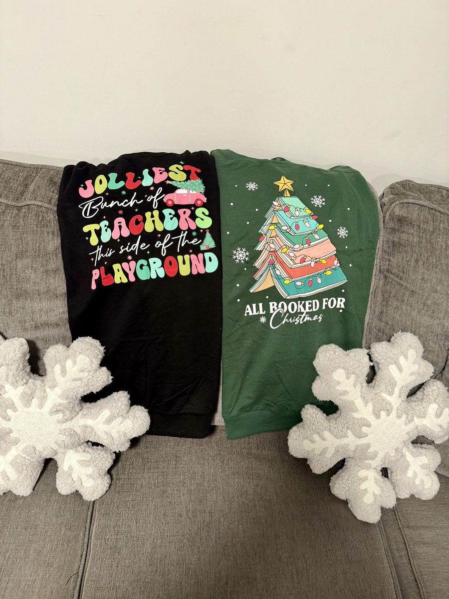 MelC930's tweet image. Happy Friday 💖So glad we are finally almost done with this week 😅 

Thank you Vaughn for my sweatshirts 🤩 I’m OBSESSED!! @MrDisturbed13 

Have a FAB Friday friends 🤗 ✨ 

#FridayVibes 
#Teachersof𝕏 
#WeekendLoading