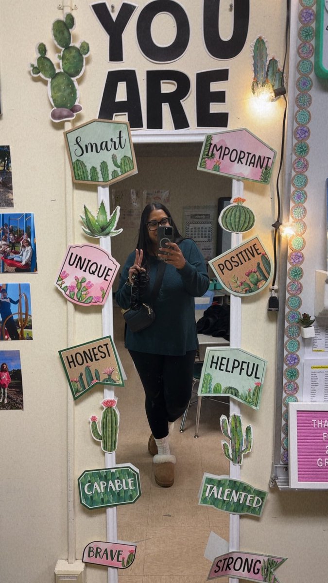 MelC930's tweet image. Happy Friday 💖So glad we are finally almost done with this week 😅 

Thank you Vaughn for my sweatshirts 🤩 I’m OBSESSED!! @MrDisturbed13 

Have a FAB Friday friends 🤗 ✨ 

#FridayVibes 
#Teachersof𝕏 
#WeekendLoading