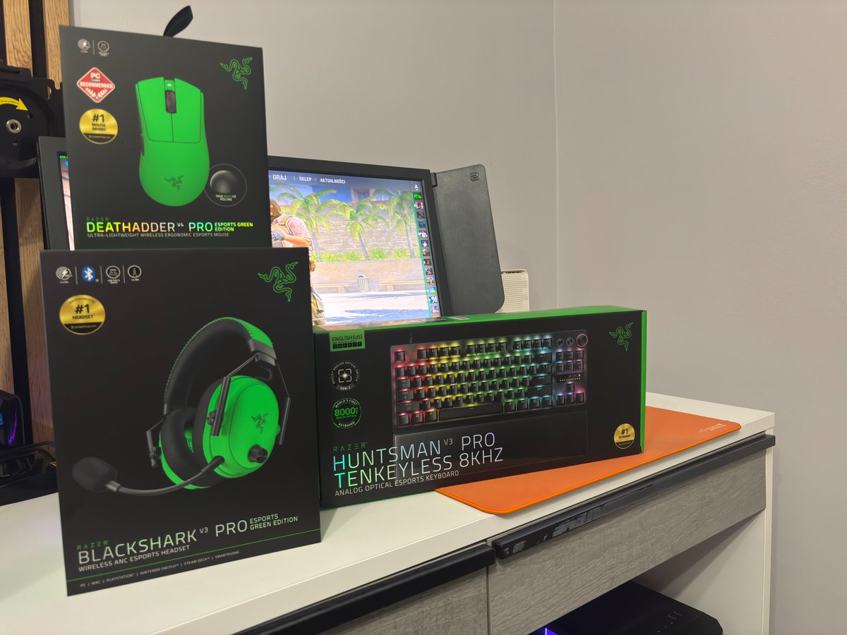 KunaiCs2's tweet image. I would like to thanks @TeamRazer and @itsbellorie, for sending me this amazing gears! I really like the colors!
#ForThePro
