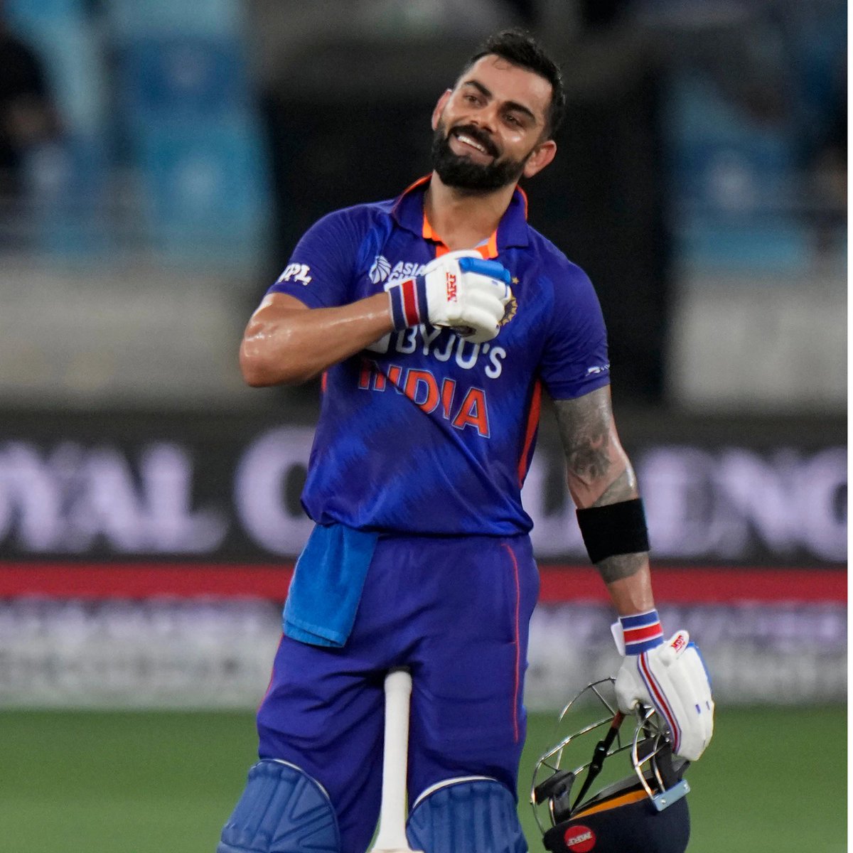 chixxsays's tweet image. No matter how hard you try, Babar Azam, you can never be him 🤍