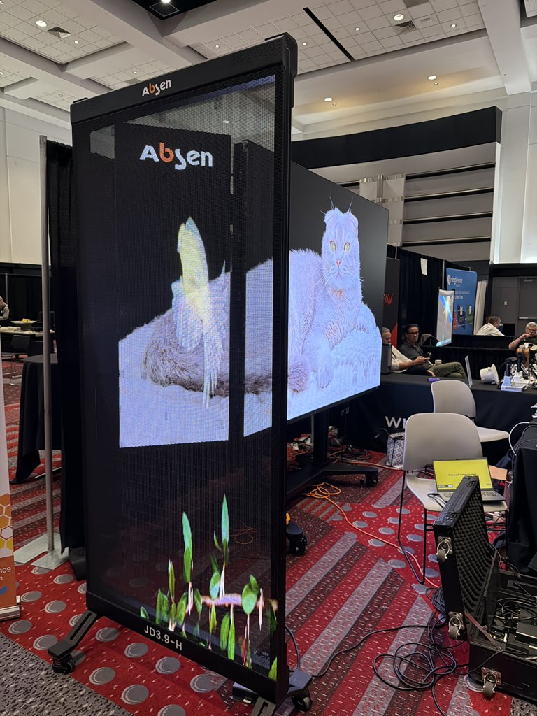 AVXpo tweet media