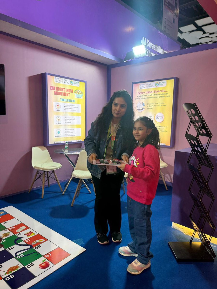 fssaiindia's tweet image. FSSAI’s stall was a hit with kids at #IITF2025! They explored the Yellow Book, enjoyed the fun Snake &amp;amp; Ladder nutrition game, and were amazed by the live food-testing demo. Even adults were intrigued! Check out these wonderful moments 📸 !