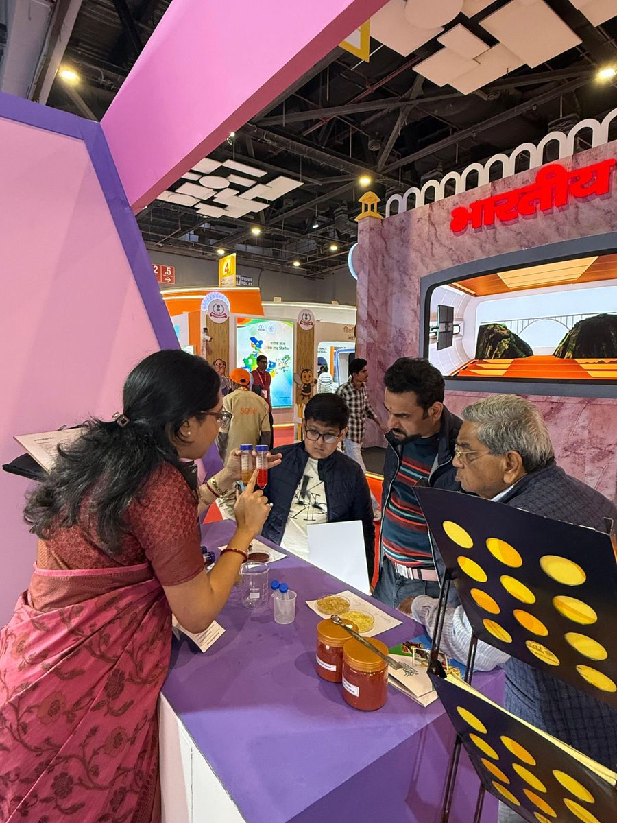 fssaiindia's tweet image. FSSAI’s stall was a hit with kids at #IITF2025! They explored the Yellow Book, enjoyed the fun Snake &amp;amp; Ladder nutrition game, and were amazed by the live food-testing demo. Even adults were intrigued! Check out these wonderful moments 📸 !