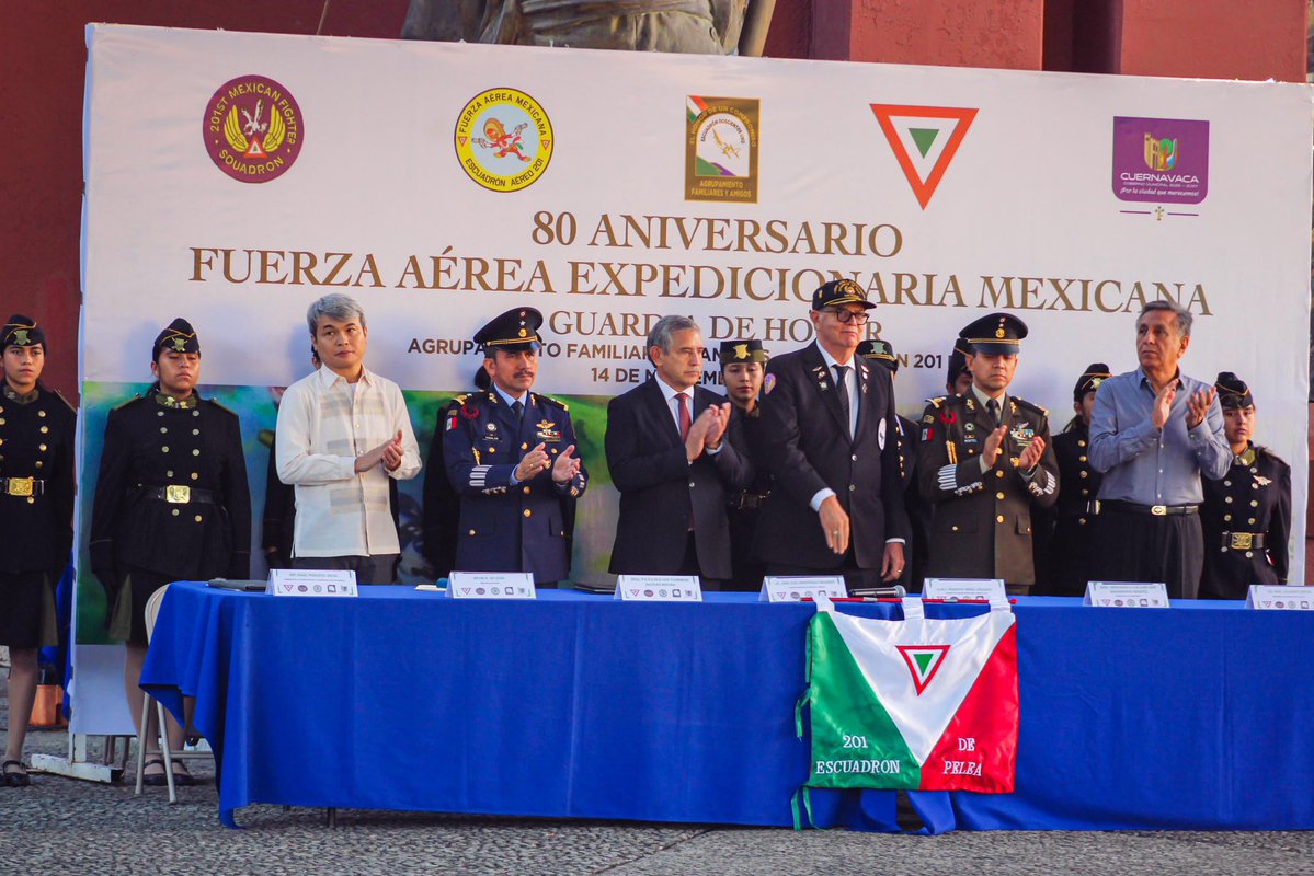 vida_politica's tweet image. #JOSÉLUISURIÓSTEGUI RESALTA VALOR Y HEROÍSMO DEL #ESCUADRÓN201 EN SU 80 ANIVERSARIO…

El presidente municipal de Cuernavaca, José Luis Urióstegui Salgado, encabezó este lunes la guardia de honor por el 80 aniversario del regreso del Escuadrón 201 a México, destacando la…