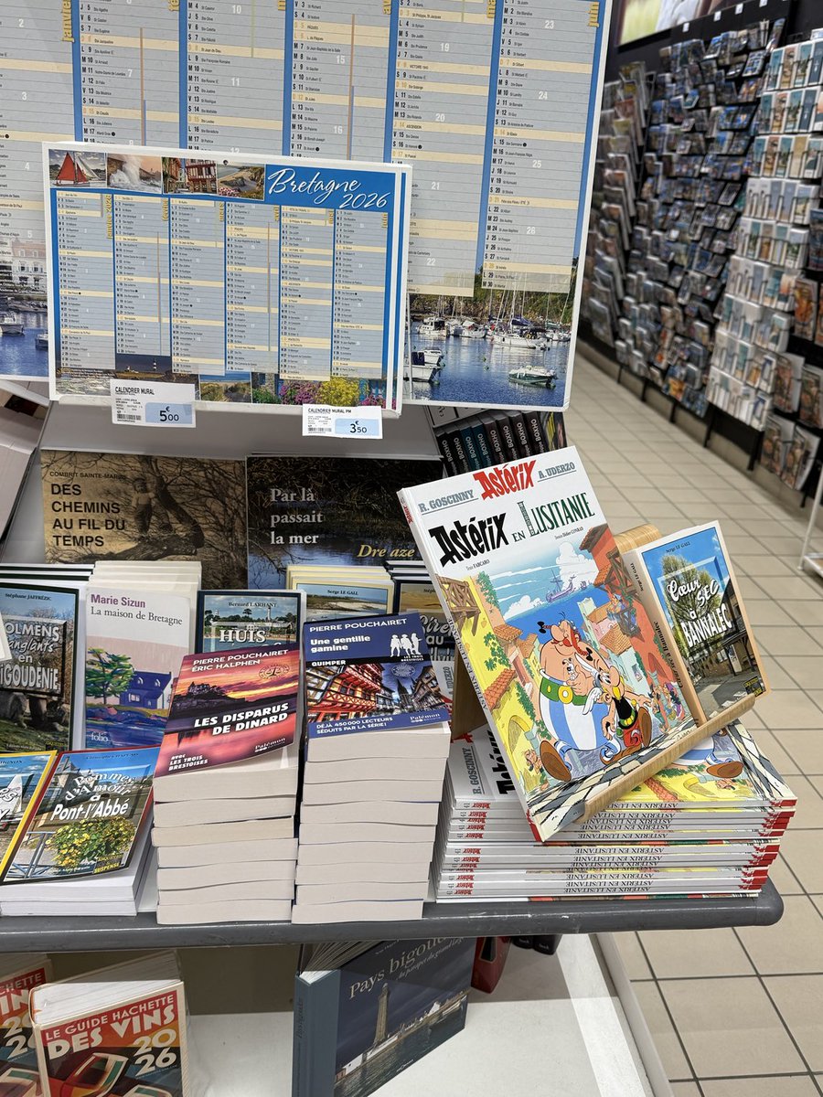 Pour les Bretons et ceux qui se trouvent en Bretagne, un polar écrit à quatre mains avec un ancien flic reconverti dans l’écriture est sorti il y a quelques semaines. Le début d’une nouvelle série policière : les Disparus de Dinard.