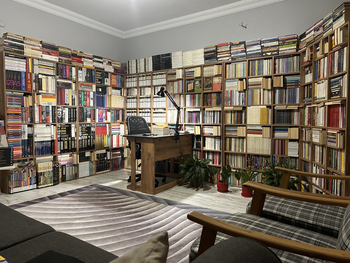 idrisadiyaman44's tweet image. Kitaplar sadece okumak için değil, aynı zamanda birlikte yaşamak içindir.
#WalterBenjamin