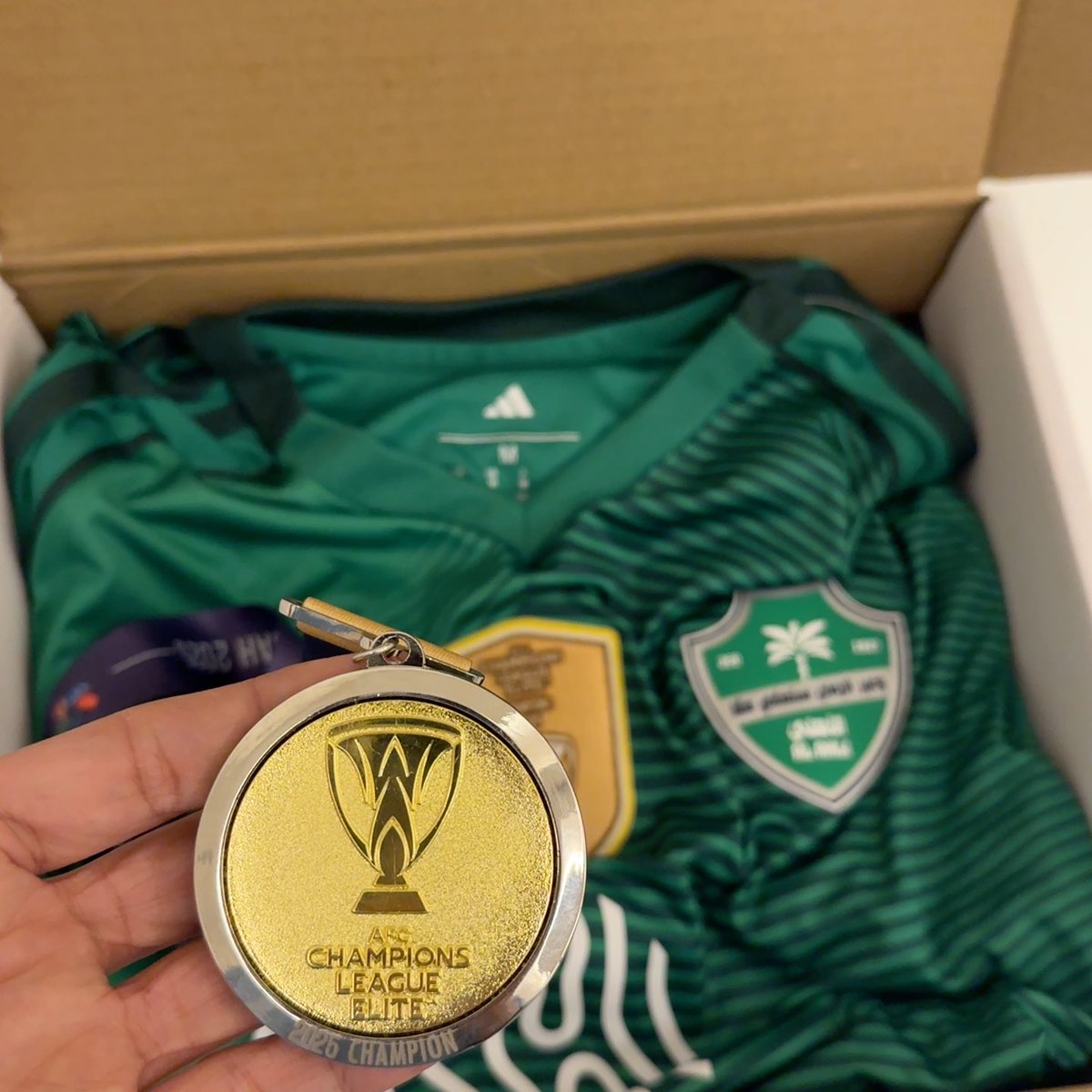 شوف يانصراوي انا عندي ميدالية النخبه وشعار النخبه على صدري وانت حدك محليه او وديه🥱💚