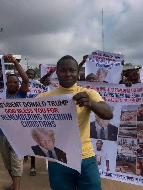 PeterObiUSA's tweet image. Breaking News 🗞️: #ChristianGenocide 
Massive Protests 🪧 breaks out across Nigeria 🇳🇬, Calling for President Trump’s Urgent 🚨 Military Action to Stop the Killings of Nigerians by Radical Islamic Terrorists. @POTUS @SenTedCruz @RepRileyMoore @RepNancyMace @MikeArnoldTruth…
