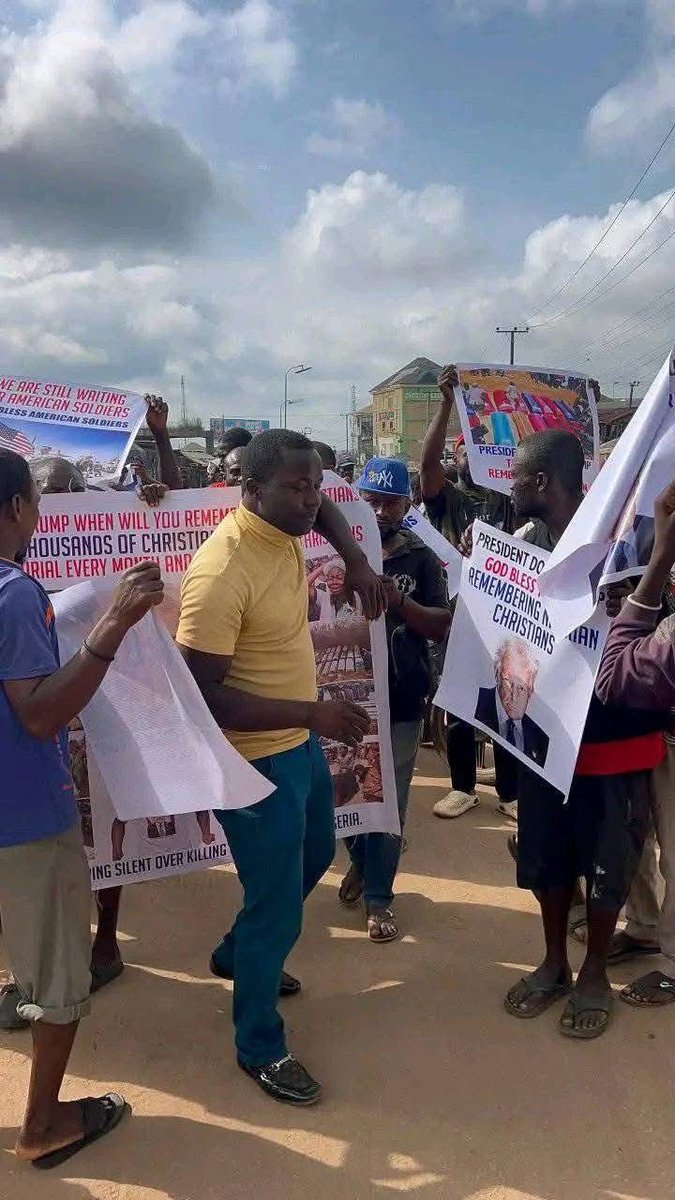 PeterObiUSA's tweet image. Breaking News 🗞️: #ChristianGenocide 
Massive Protests 🪧 breaks out across Nigeria 🇳🇬, Calling for President Trump’s Urgent 🚨 Military Action to Stop the Killings of Nigerians by Radical Islamic Terrorists. @POTUS @SenTedCruz @RepRileyMoore @RepNancyMace @MikeArnoldTruth…