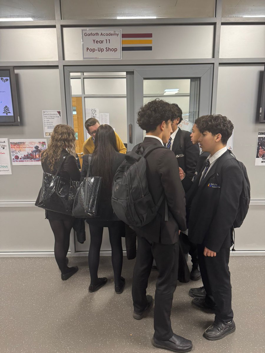 DeltaGarforth's tweet image. The pop up shop was open again today! Keep earning those dollars Year 11!