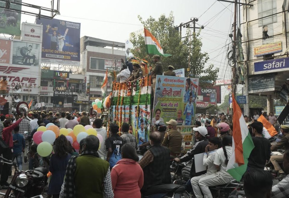 📸 From Deepti Sharma's celebratory roadshow in Agra

indianexpress.com/article/sports…