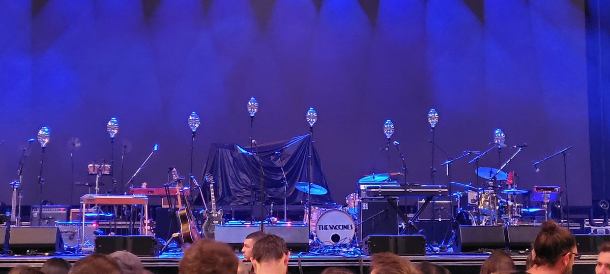 Bureau du soir. 
Night office
 
#mumfordandsons 
#AdidasArena