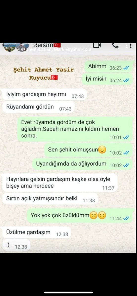 Bu nasıl bir iman , bu nasıl bir teslimiyet …🙏
Dünyanın hiçbir ordusunda böyle inanmışlık olamaz ve böyle vatansever askerlerimiz olduğu müddetçe bizi kimse yenemez!
Allah rahmet eylesin,ruhları şad olsun 🇹🇷🇹🇷🇹🇷