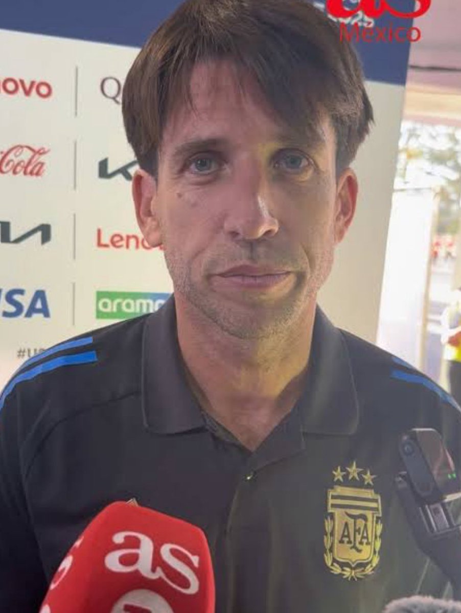 Vuelve el perro arrepentido
Con sus miradas tan tiernas
Con el hocico partido
Con el rabo entre las piernas

Y que la mame <a href="/lautarodeIcampo/">LACOBRAAA</a>
