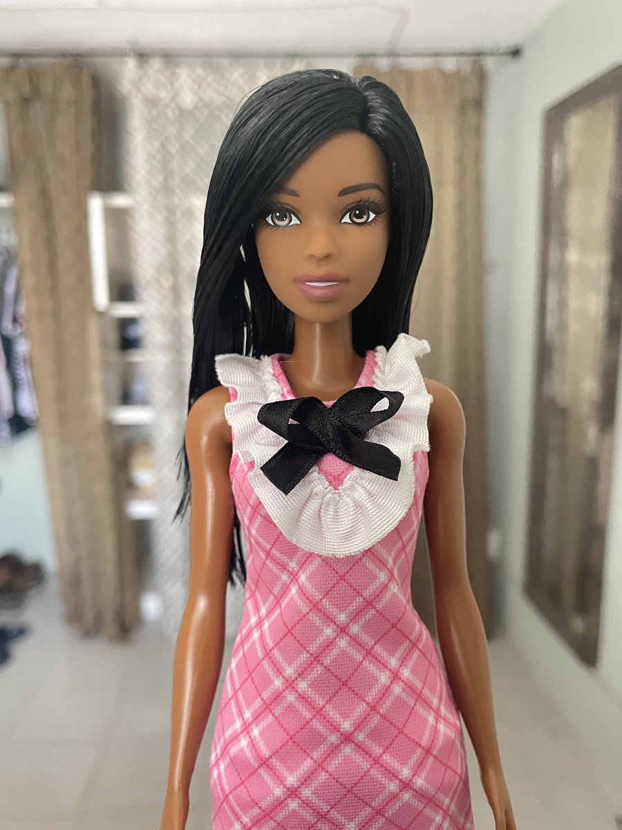 NEW DOLL!
I think this face is one of the prettiest Barbie faces of ALL time!!! All the others in store were pixelated!!!
X, CS
