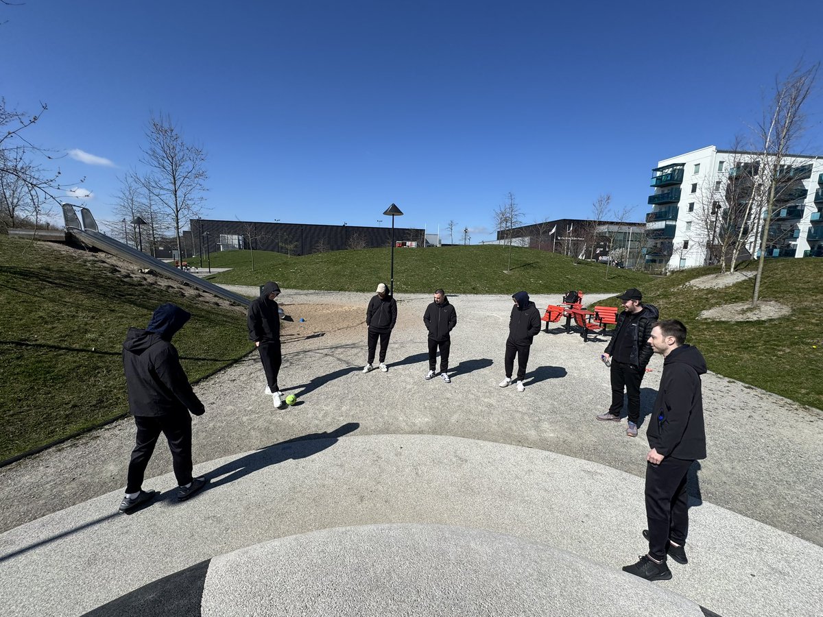 AMGamingCS2's tweet image. Who was already supporting us when we made our first trip to @LevelUpLUND back in April?

Can you name the full roster? 👀

Fun fact: 2 of those guys are still in our current lineup! 🙂