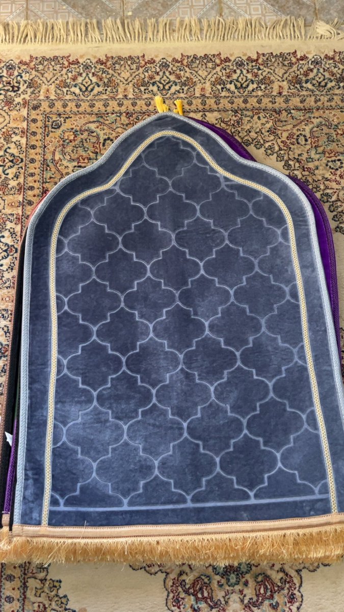 _rahinah's tweet image. Dome padded prayer mat available in 8 beautiful colours.

Price: 12,000 only 

If interested, call/whatsapp: 07019623354 

Nationwide delivery.
