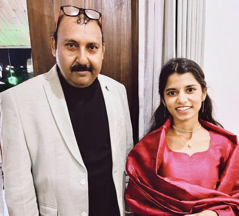 सुप्रसिद्ध लोक गायिका <a href="/maithilithakur/">Maithili Thakur</a> को बधाई 💐
लोक-संगीत की मधुर धारा को जन-जन तक पहुँचाने वाली
आपकी सरलता, संस्कृति के प्रति समर्पण
और नैतिक मूल्यों ने आपको जनता का
अपार आशीर्वाद दिलाया है।
यह ऐतिहासिक विजय —
लोक-संगीत और संस्कृति की जीत 
के रूप में सदैव याद की जाएगी 💐