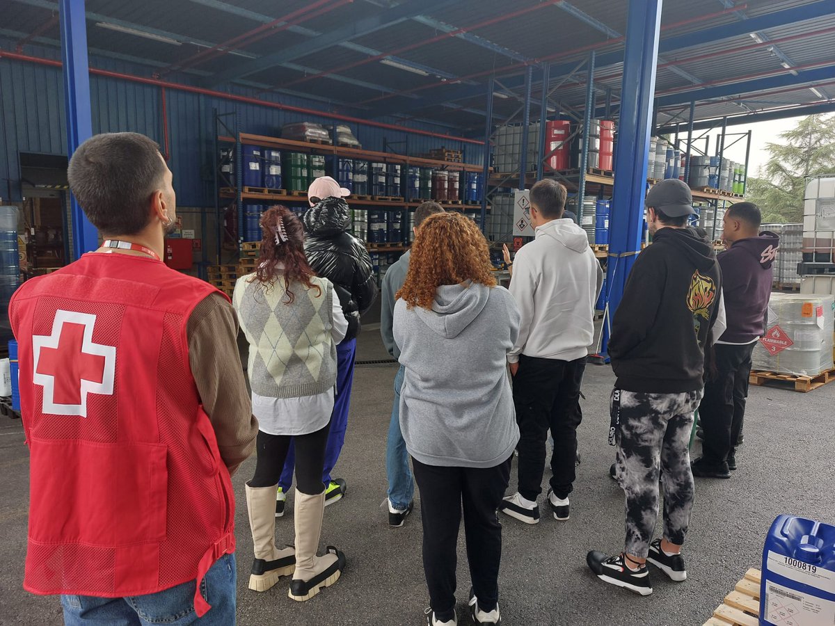 Avui divendres hem pogut visitar Eurofragance amb els/les joves del projecte #AceleradoresGo de @CreuRoja. Una jornada plena d’aprenentatge, innovació i oportunitats per descobrir com la creativitat i la passió poden transformar idees en projectes reals.