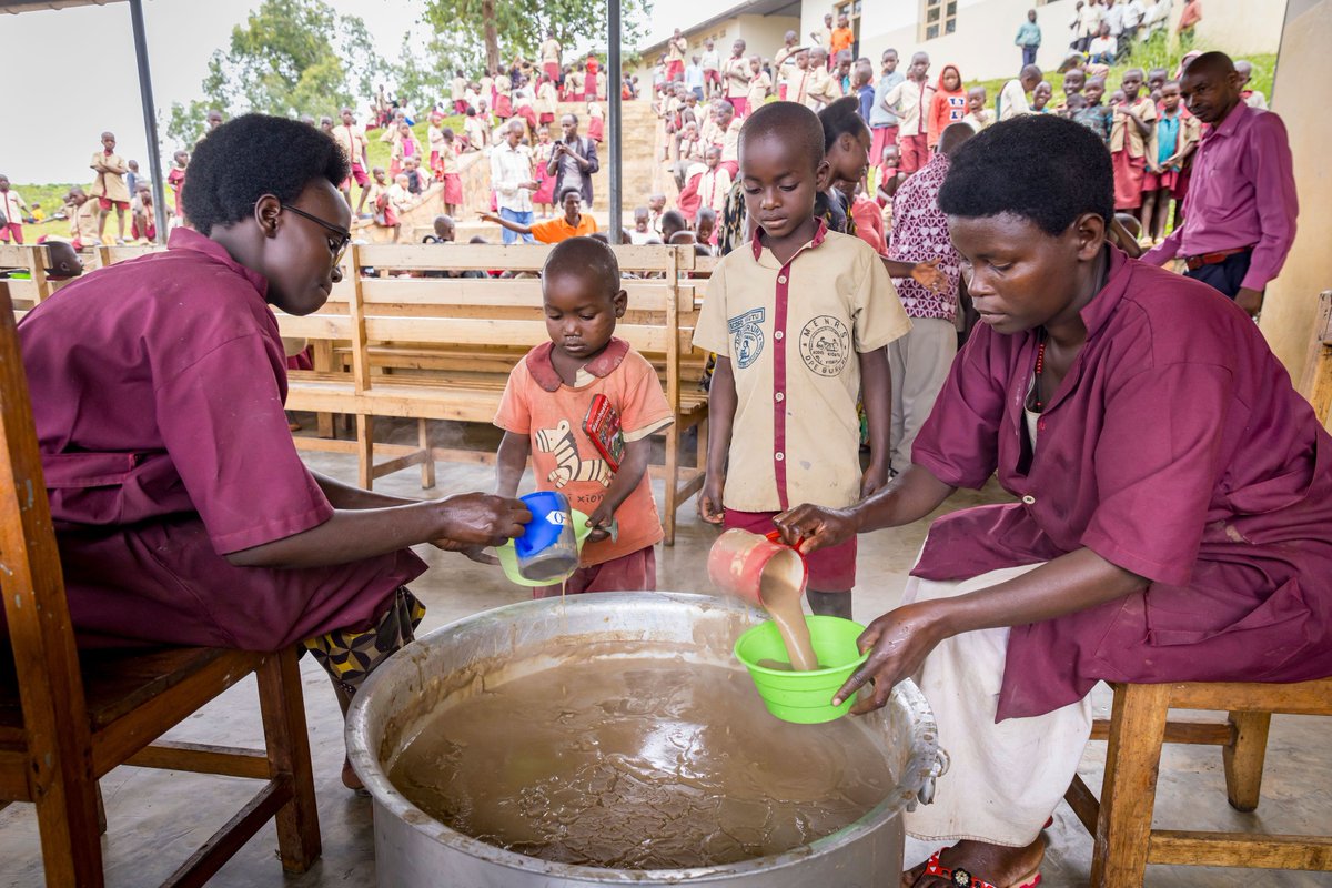 2,166 children treated for malnutrition last year.
700 students rely on us for a daily meal.
With USAID funding gone, we need your help to keep them fed.

$50 feeds a child for a month.

💚 Share and donate to save a life: pledge.to/help-village-h…

#VHW #Healthcare #Nutrition