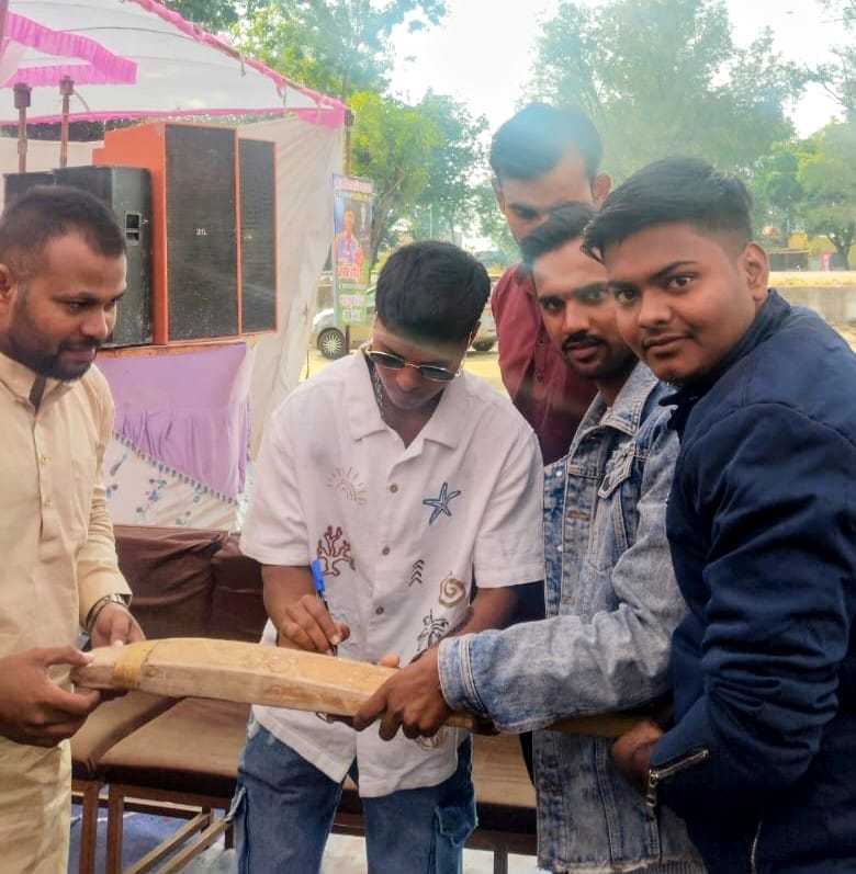 Deepakguptaa01's tweet image. छतरपुर मध्यप्रदेश की बेटी भारतीय महिला क्रिकेट टीम की तेज गेंदबाज विश्व विजेता क्रांति गोंड जी का अखिल भारतीय विद्यार्थी परिषद छतरपुर के कार्यकर्ताओं ने उनके घर पहुंचकर सम्मान किया गया।
#ABVPMahakoshal