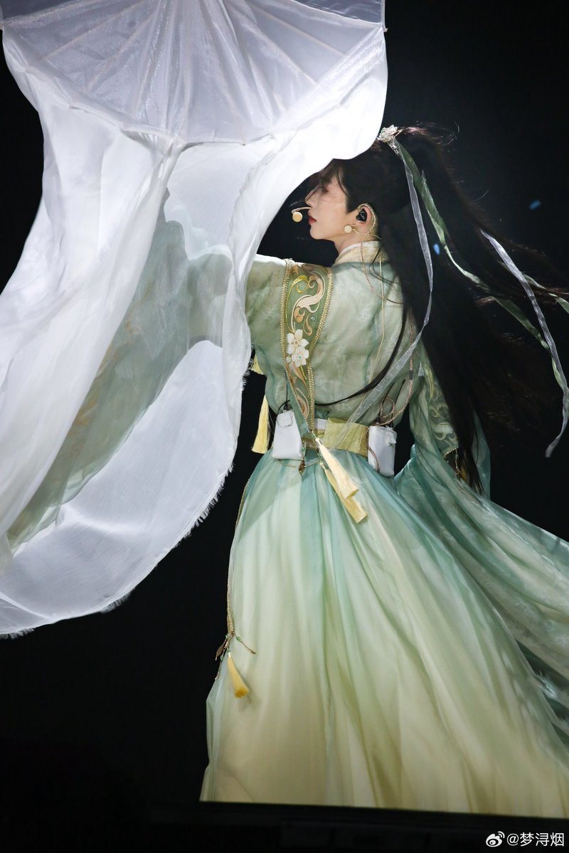 G_Charlie_Liuyu's tweet image. 20251108  Beautiful enough to make me speechless😭😭😭😭
Cr.梦浔烟

#LiuYu #刘宇 #リュウユ
#리우위 #หลิวอวี่ #LưuVũ