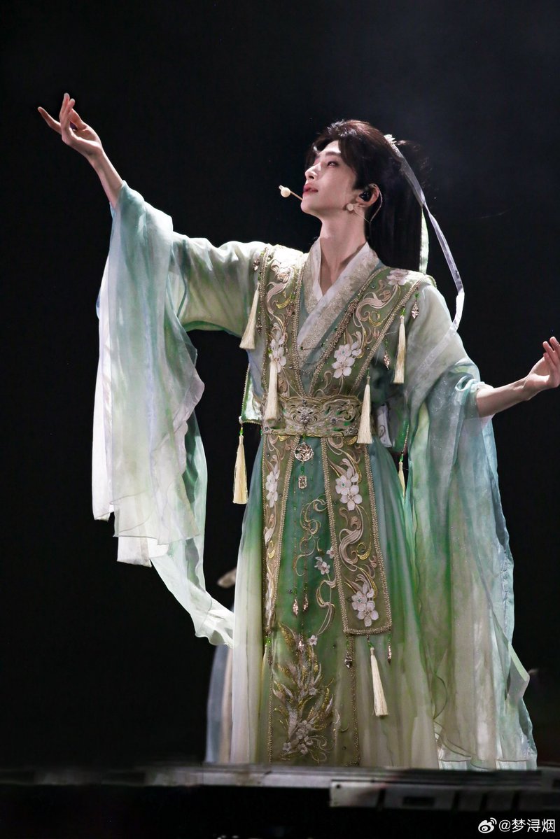 G_Charlie_Liuyu's tweet image. 20251108  Beautiful enough to make me speechless😭😭😭😭
Cr.梦浔烟

#LiuYu #刘宇 #リュウユ
#리우위 #หลิวอวี่ #LưuVũ