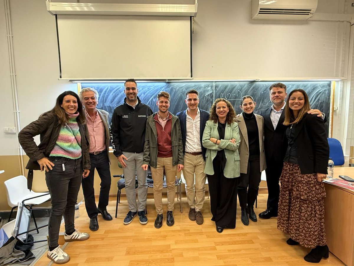 Emprendimiento, prácticas en empresas, gestión de equipos, la importancia de la comunicación e incluso los "bed bugs",... fuero muchos y muy interesantes los temas que tratamos en la mesa redonda de Empleabilidad-alumni <a href="/Direccion_EPS/">Dirección_EPS</a>