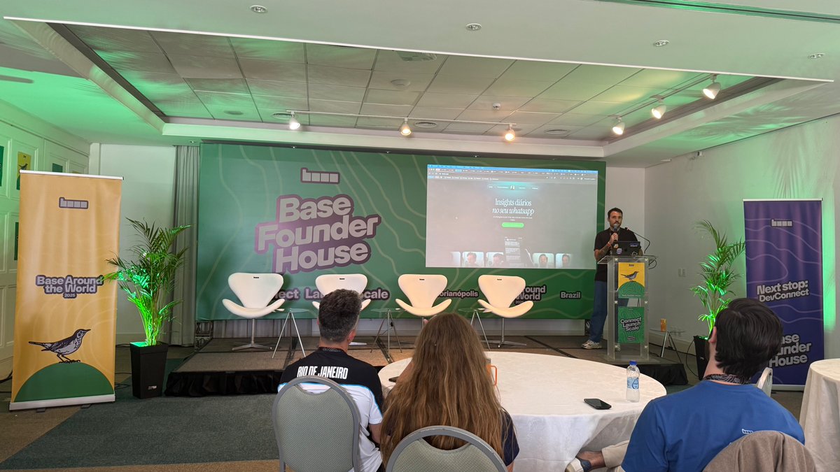 BaseBrasil_'s tweet image. GM 

Depois do café, a galera já começou a demonstração dos Pitches para receberem Feedbacks, pois à tarde será o GRANDE MOMENTO de serem apresentados