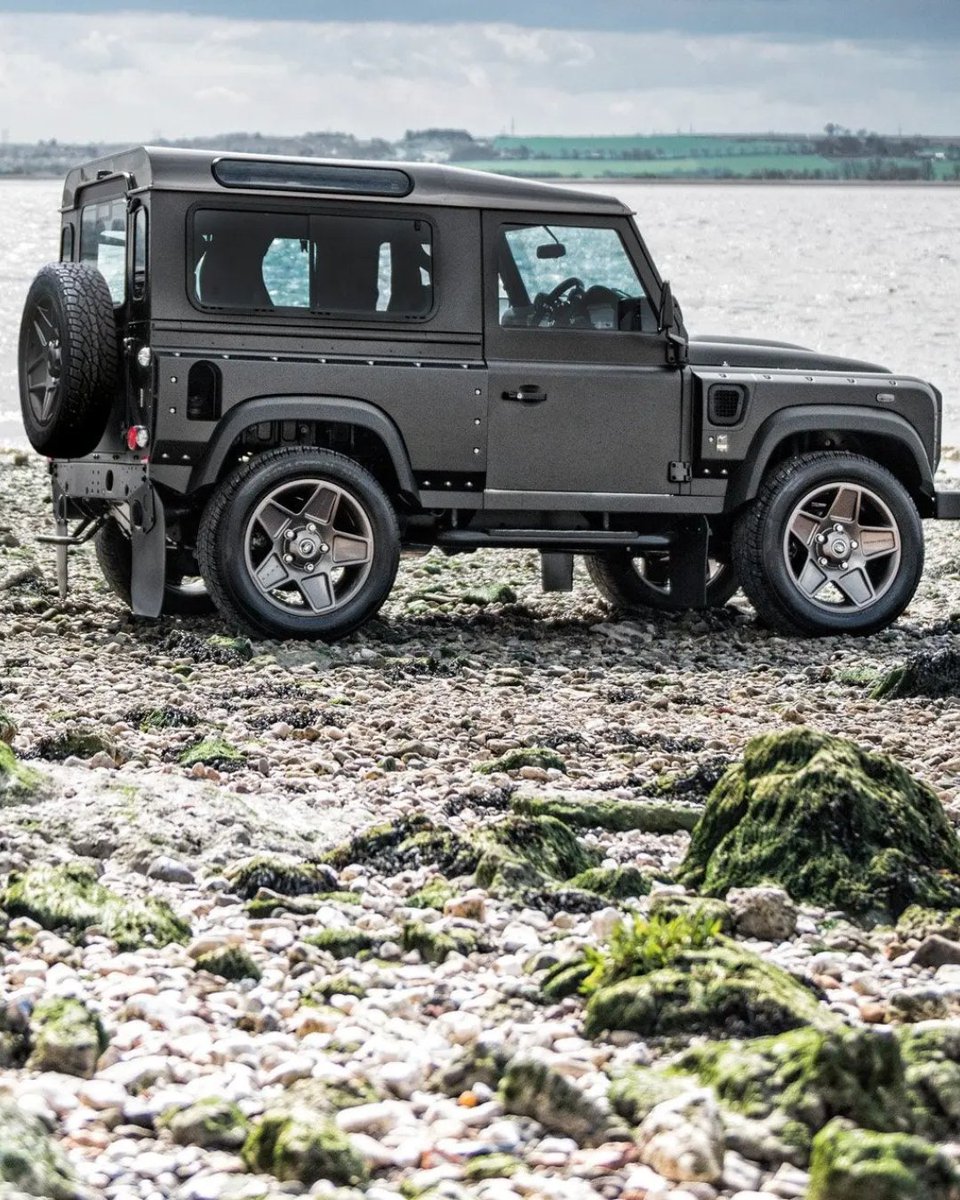 ChelseaTruckCo's tweet image. For Sale: Land Rover Defender (1991–2016) – Mondial Retro Light Alloy Wheels
Price: £2,400.00

- Front Wheel Size: 9 x 20
- Rear Wheel Size: 9 x 20
- Bolt Pattern: 5 x 165.1

See more: chelseatruckcompany.com/collections/la…

#ChelseaTruckCo #LandRover #Defender #AlloyWheels #RetroDesign
