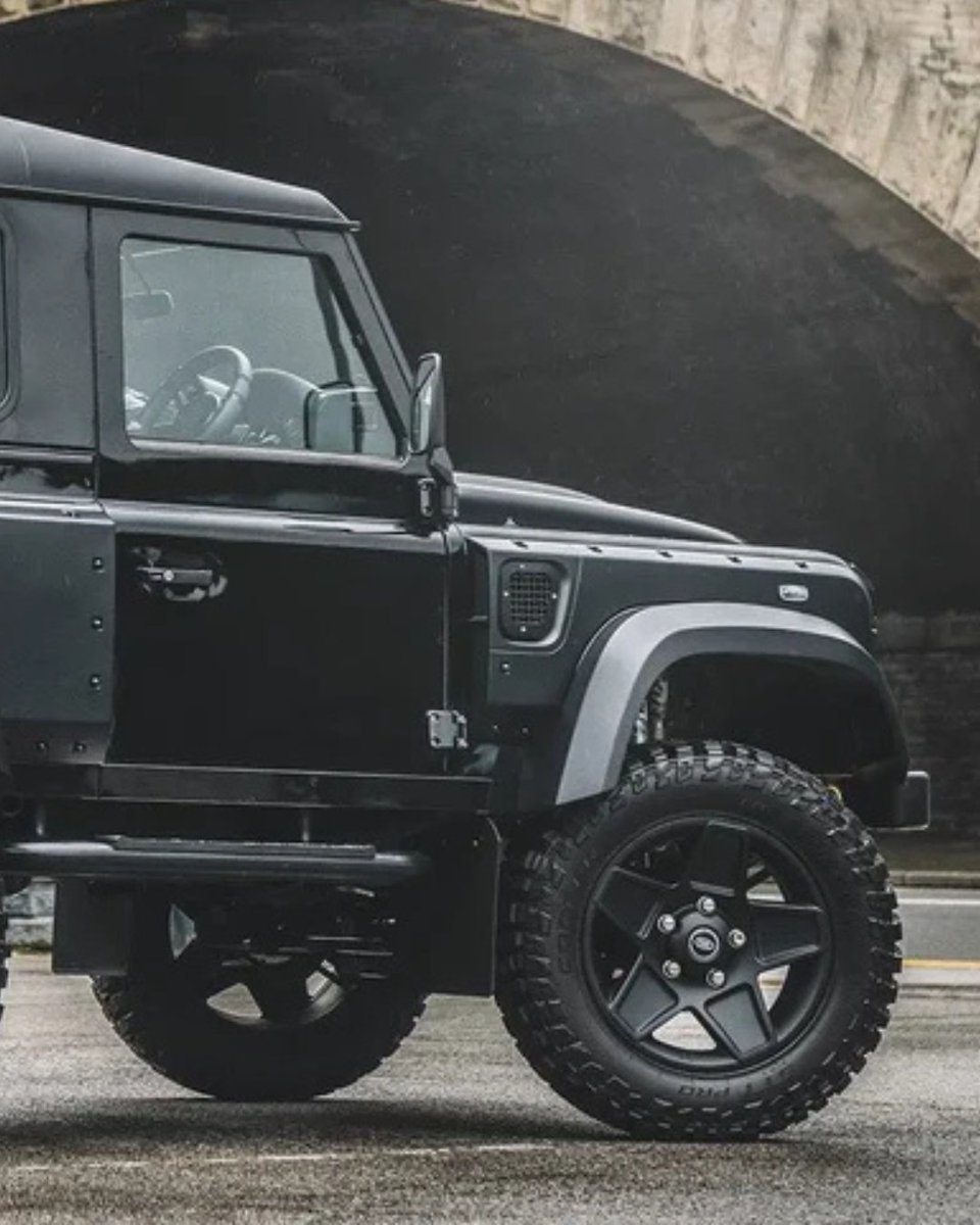 ChelseaTruckCo's tweet image. For Sale: Land Rover Defender (1991–2016) – Mondial Retro Light Alloy Wheels
Price: £2,400.00

- Front Wheel Size: 9 x 20
- Rear Wheel Size: 9 x 20
- Bolt Pattern: 5 x 165.1

See more: chelseatruckcompany.com/collections/la…

#ChelseaTruckCo #LandRover #Defender #AlloyWheels #RetroDesign