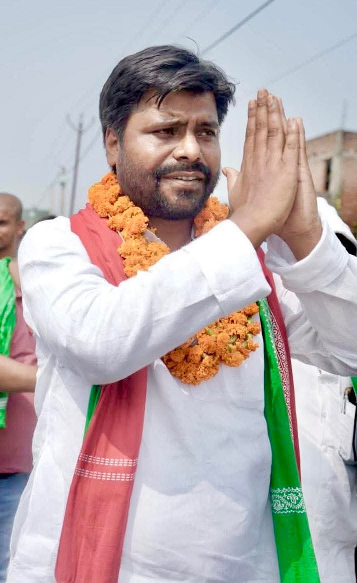 vishwajeet_aisf's tweet image. विपरित माहौल में भी महागठबंधन कीओर से #CPM के का. अजय कुमार को विभूतिपुर एवं #CPI_ML  के का. संदीप सौरभ को पालीगंज से जीत दर्ज करने के लिए क्रांतिकारी बधाई और हार्दिक शुभकामनाएं।
@cpimspeak 
@CPIMLBIHAR