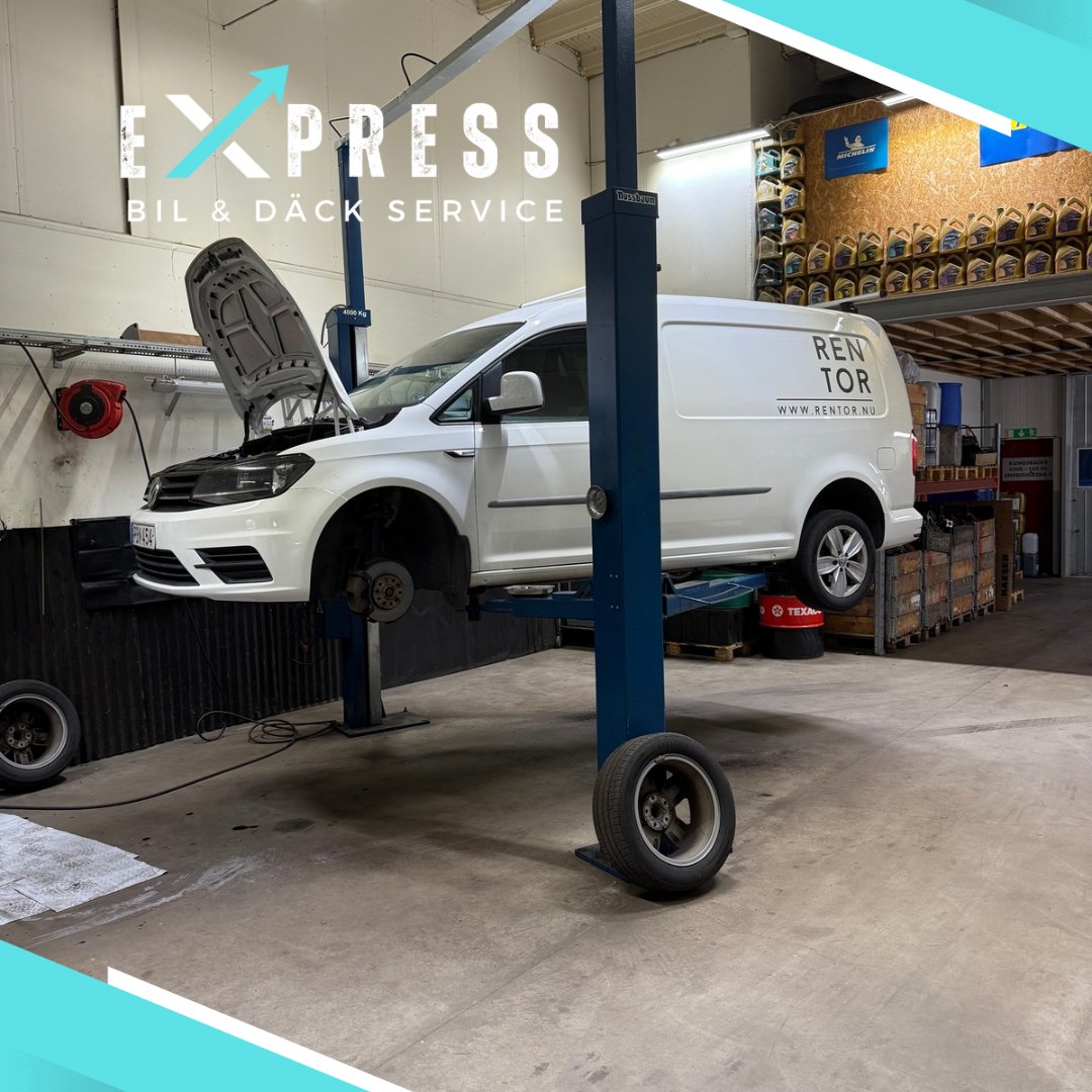 ExpressBilDack's tweet image. Volkswagen Caddy inne för nya bromsskivor och belägg – och när vi ändå hade den uppe passade vi på att byta till vinterdäck också. ✔️
Perfekt att slå två flugor i en smäll innan halkan kommer!

Boka enkelt via vår hemsida eller ring oss.

#volkswagen #caddy #bromsbyte #verkstad