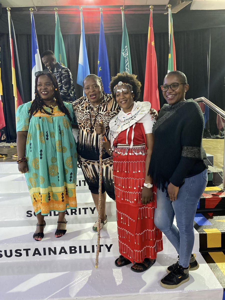 Nomvulaemelda's tweet image. Arise women of Africa members, Sonto Nyembesi and Rethabile Mphatsoanyane are attending C20 SA summit “Enhancing exchanges on poverty reduction and development and contributing non-governmental forces to global governance”

#arisewomenofafrica
#Awoa
💜💜💜