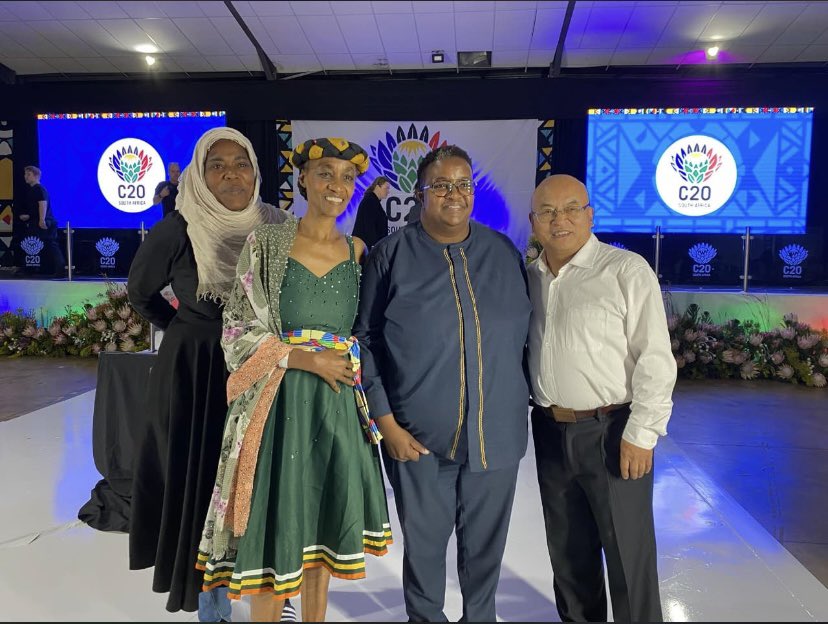 Nomvulaemelda's tweet image. Arise women of Africa members, Sonto Nyembesi and Rethabile Mphatsoanyane are attending C20 SA summit “Enhancing exchanges on poverty reduction and development and contributing non-governmental forces to global governance”

#arisewomenofafrica
#Awoa
💜💜💜