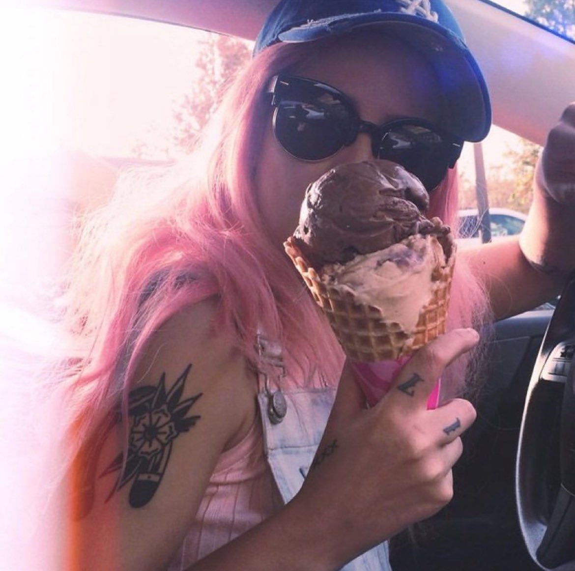 On this day 11 years ago, November 14th 2014, Halsey goes out for icecream. 

“Look how fucking big this is. 🍦”